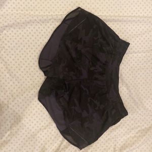 Lululemon black camo shorts size 8 tall